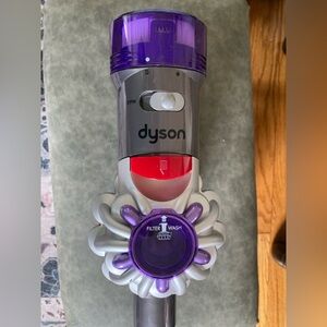 2019 Dyson V8 parts only not working